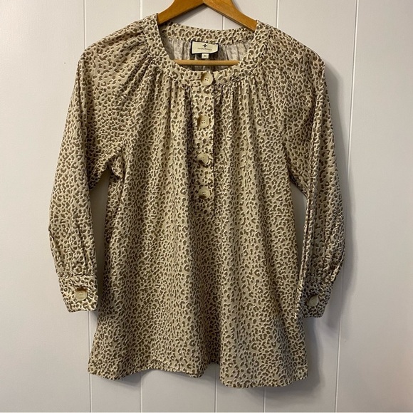 TUCKERNUCK Brannen Light Leopard Blouse Cotton Button Long Sleeve Print Pattern - Picture 5 of 15